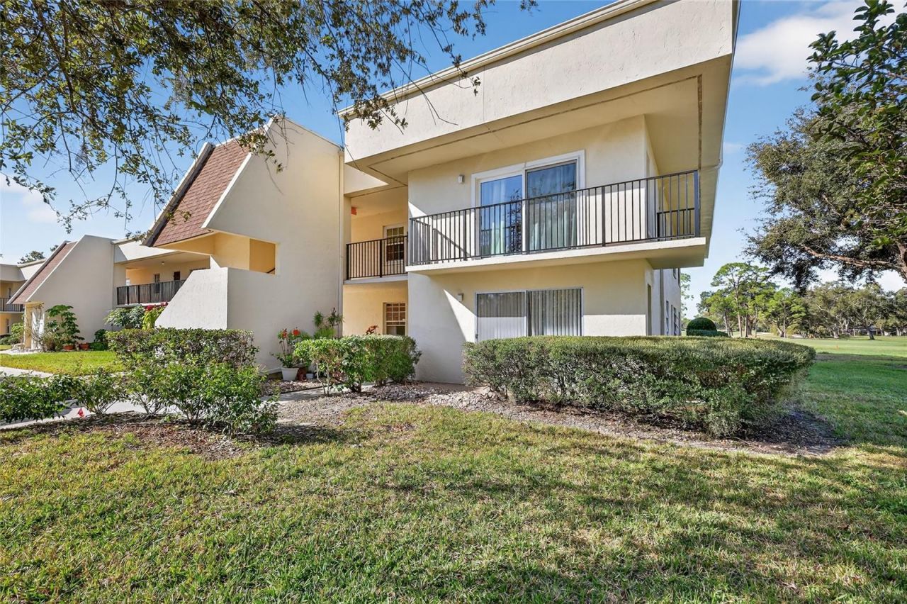 7880 Palm Aire Lane, Unit 205, Sarasota, FL 34243 Photo