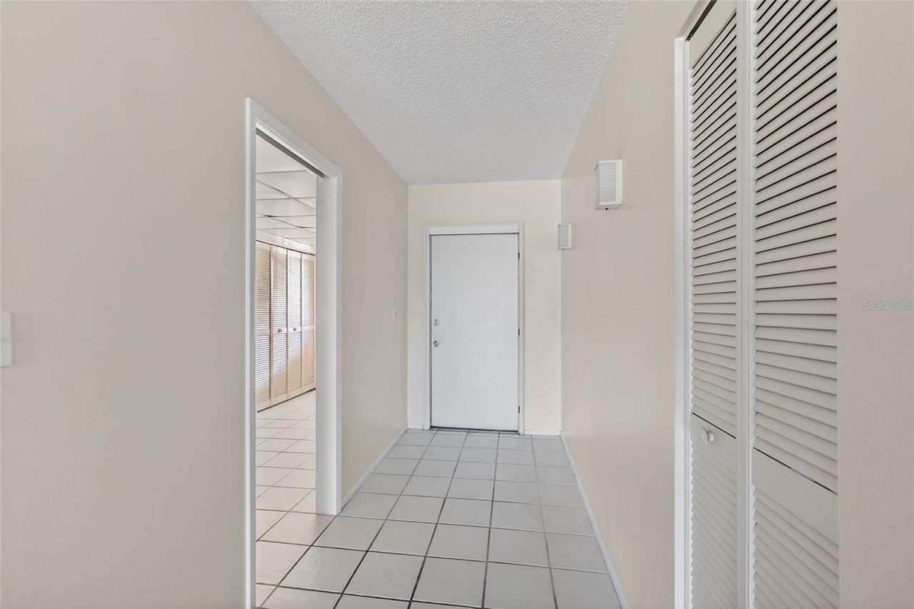 7880 Palm Aire Lane, Unit 205, Sarasota, FL 34243 Photo