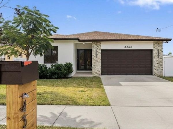 4330 SW 24th St, West Park, FL 33023