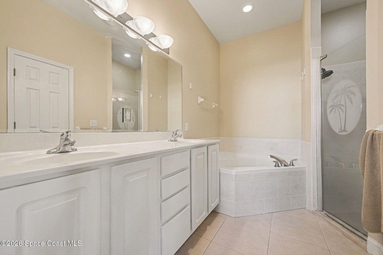 564 Casa Bella Drive, Unit 1601, Cape Canaveral, FL 32920 Photo