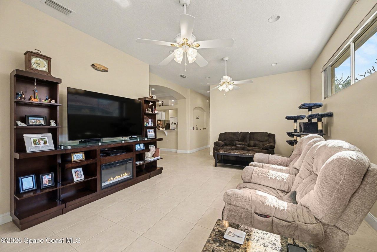 564 Casa Bella Drive, Unit 1601, Cape Canaveral, FL 32920 Photo
