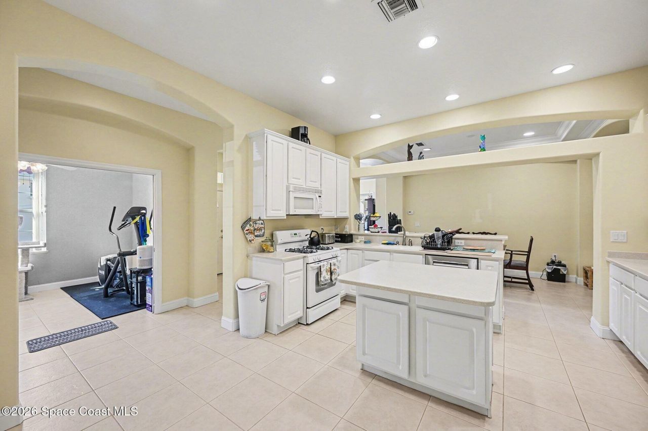 564 Casa Bella Drive, Unit 1601, Cape Canaveral, FL 32920 Photo