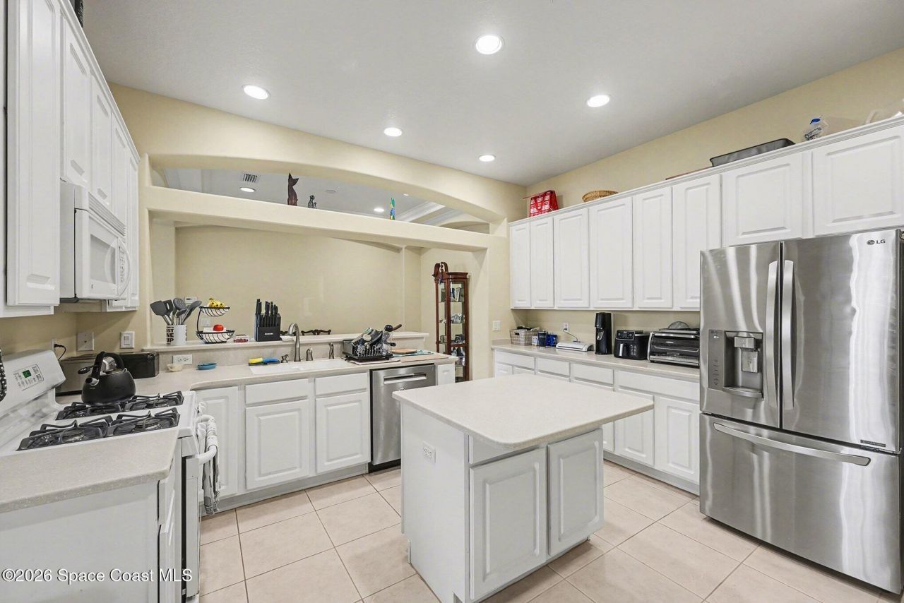 564 Casa Bella Drive, Unit 1601, Cape Canaveral, FL 32920 Photo