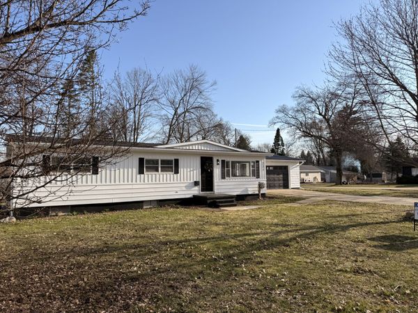 231 NE Smith Street, Sheridan, MI 48884