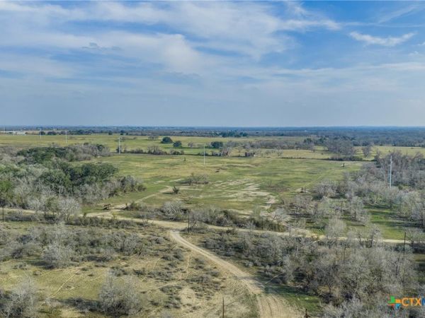 1144 Treetop Lane, Luling, TX 78648