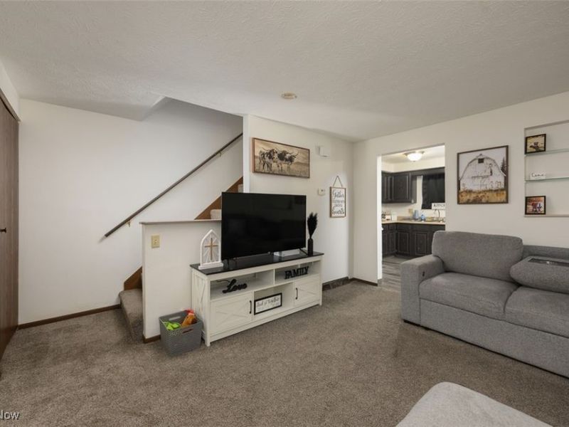 223 Berger Street N, East Canton, OH 44730 Photo 3