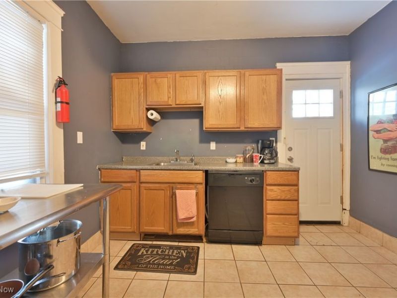 2589 W 10th Street, Cleveland, OH 44113 Photo 10