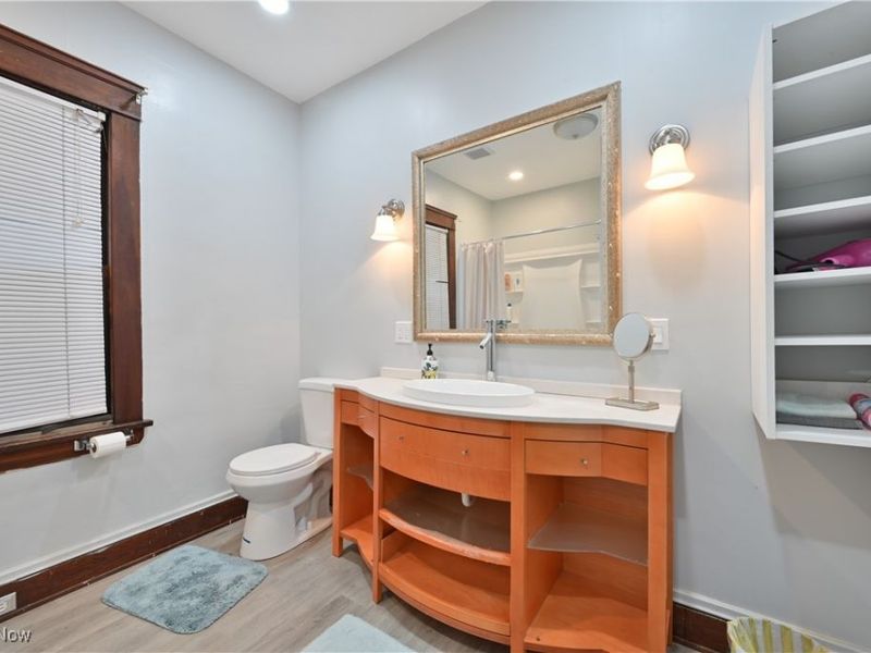 2589 W 10th Street, Cleveland, OH 44113 Photo 14