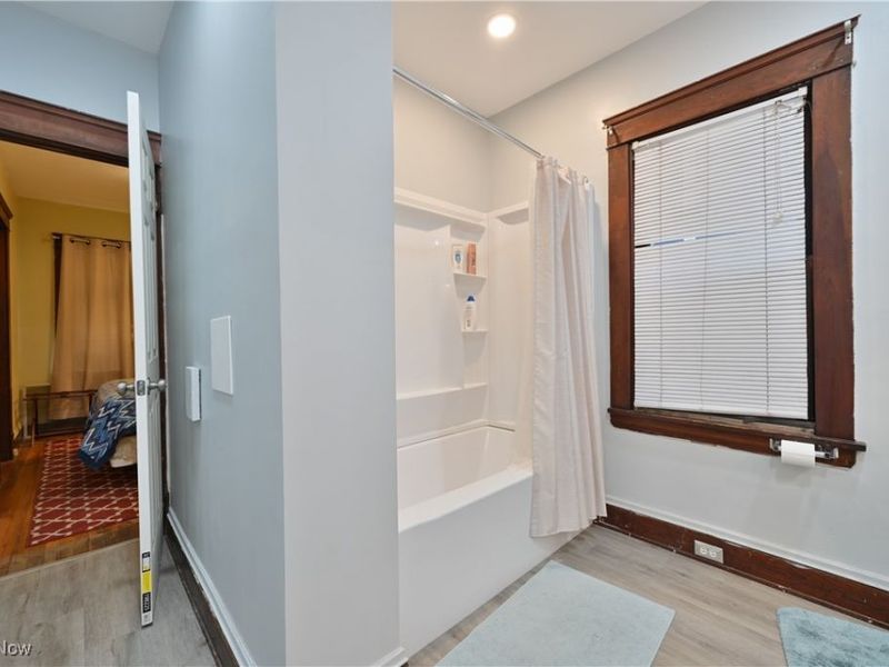 2589 W 10th Street, Cleveland, OH 44113 Photo 15