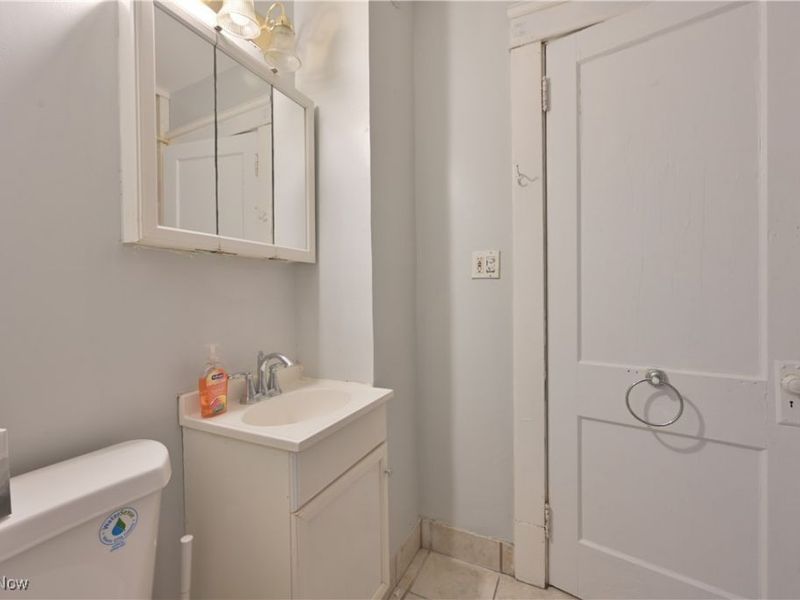 2589 W 10th Street, Cleveland, OH 44113 Photo 18