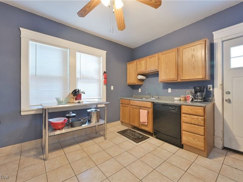 2589 W 10th Street, Cleveland, OH 44113 Photo 8