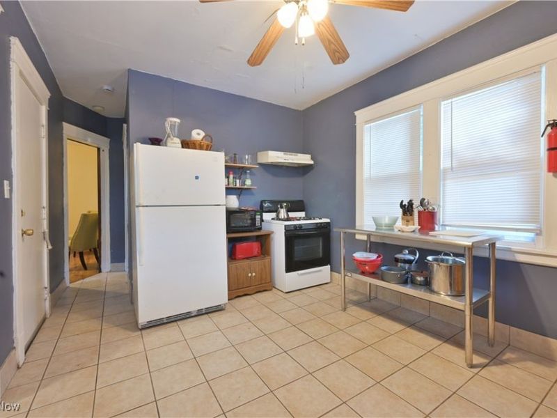 2589 W 10th Street, Cleveland, OH 44113 Photo 9