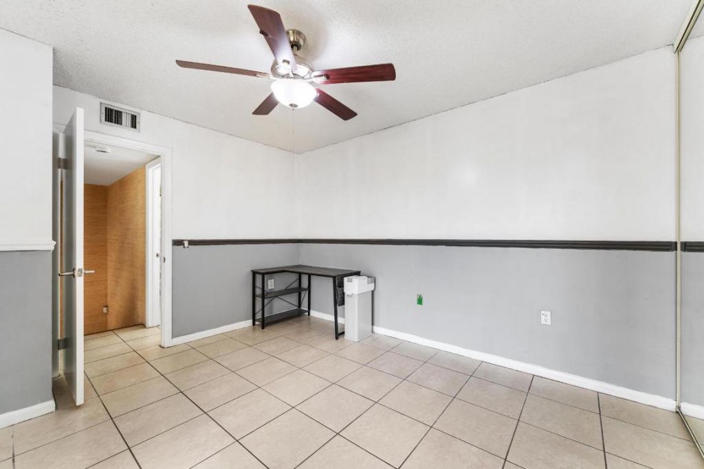2410 24th Way, West Palm Beach, FL 33407 Photo