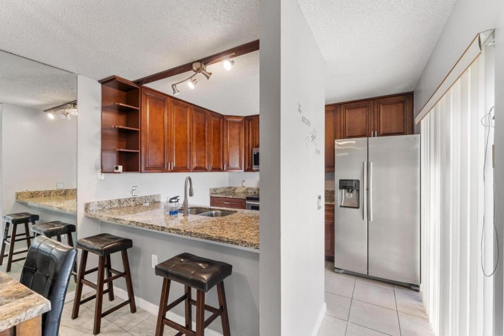 2410 24th Way, West Palm Beach, FL 33407 Photo