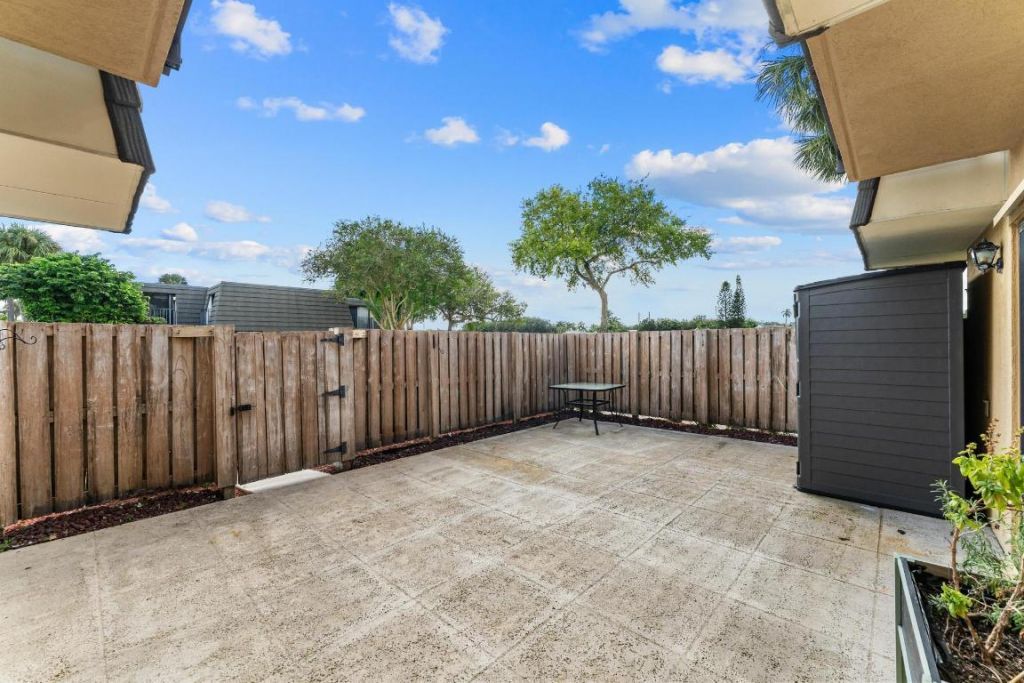 2410 24th Way, West Palm Beach, FL 33407 Photo