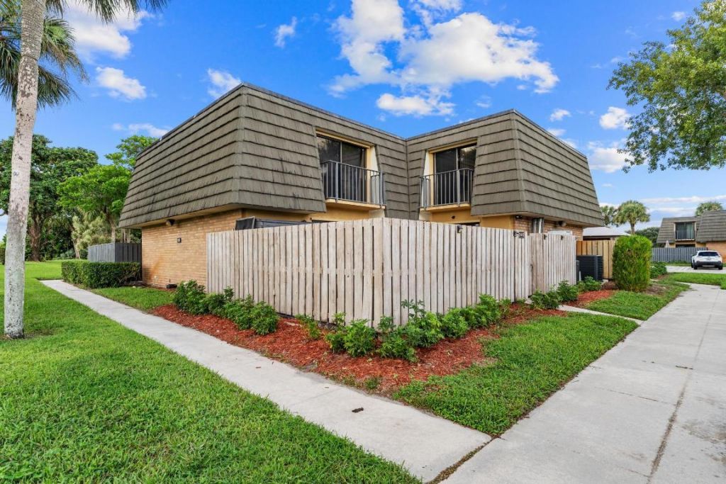 2410 24th Way, West Palm Beach, FL 33407 Photo