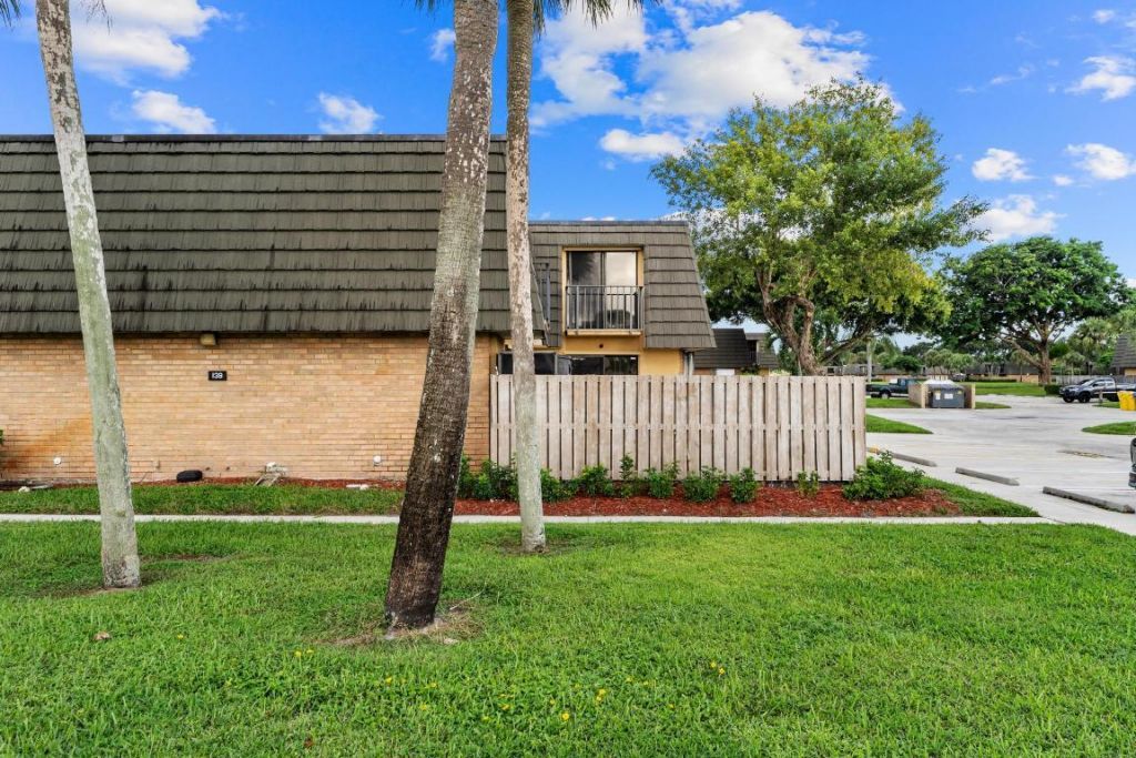 2410 24th Way, West Palm Beach, FL 33407 Photo