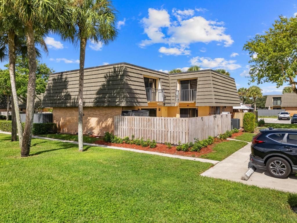 2410 24th Way, West Palm Beach, FL 33407 Photo