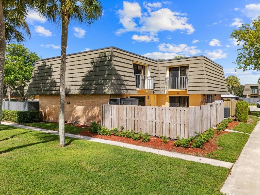 2410 24th Way, West Palm Beach, FL 33407 Photo