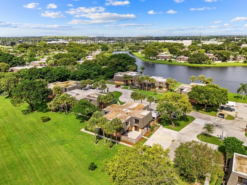 2410 24th Way, West Palm Beach, FL 33407 Photo