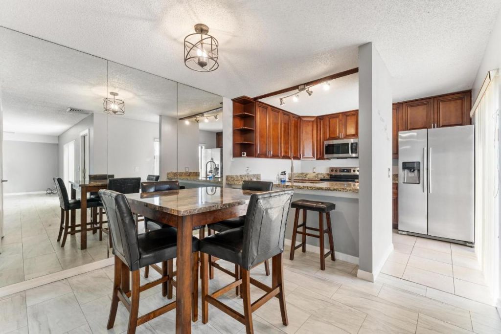2410 24th Way, West Palm Beach, FL 33407 Photo