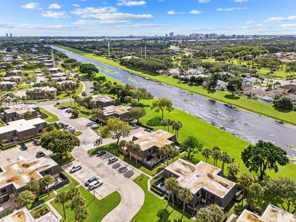 2410 24th Way, West Palm Beach, FL 33407 Photo