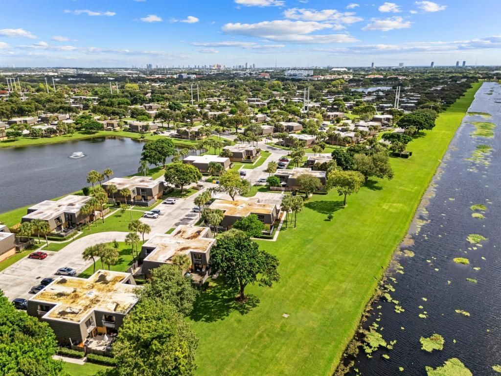 2410 24th Way, West Palm Beach, FL 33407 Photo
