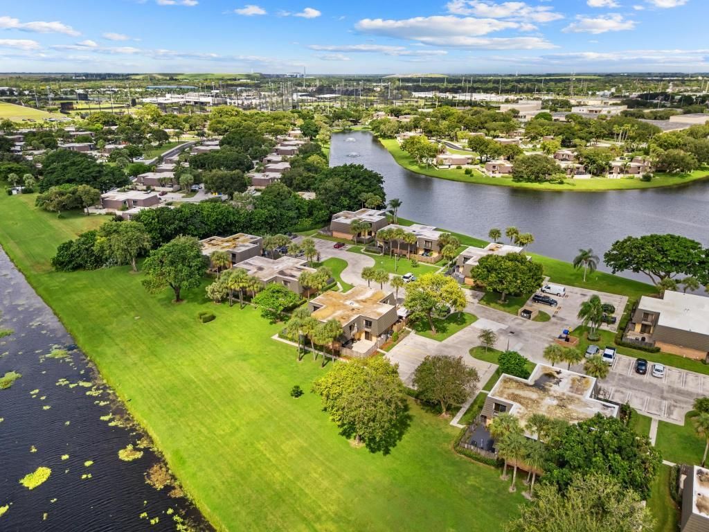 2410 24th Way, West Palm Beach, FL 33407 Photo