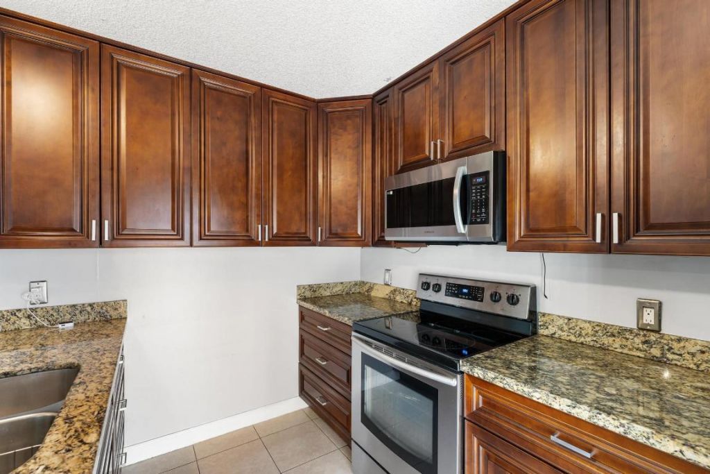 2410 24th Way, West Palm Beach, FL 33407 Photo