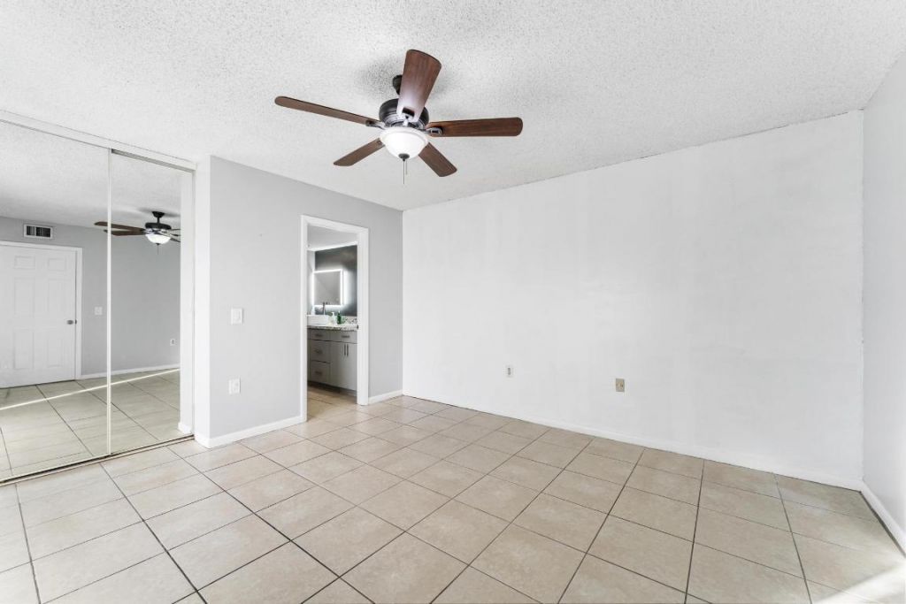2410 24th Way, West Palm Beach, FL 33407 Photo
