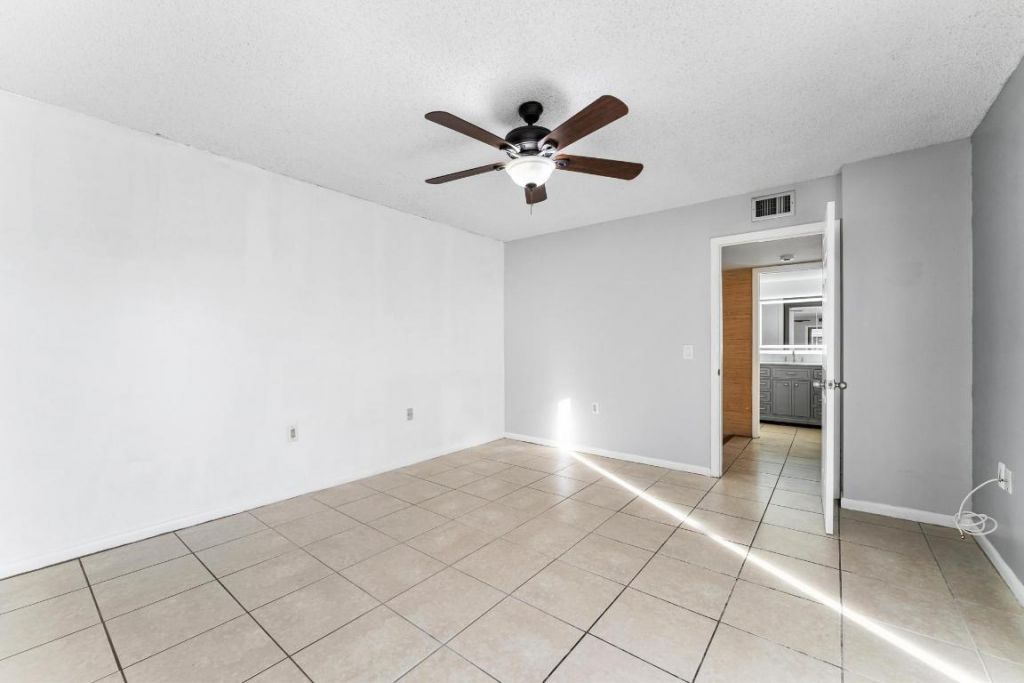 2410 24th Way, West Palm Beach, FL 33407 Photo