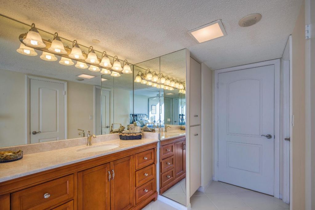 10410 S Ocean Drive, Unit 406, Jensen Beach, FL 34957 Photo