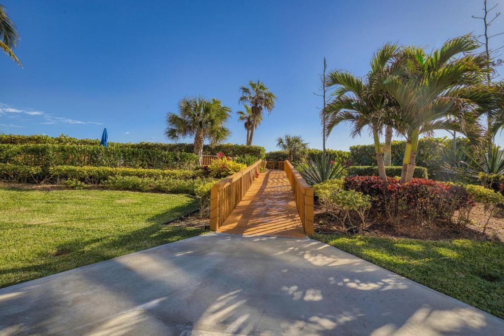 10410 S Ocean Drive, Unit 406, Jensen Beach, FL 34957 Photo