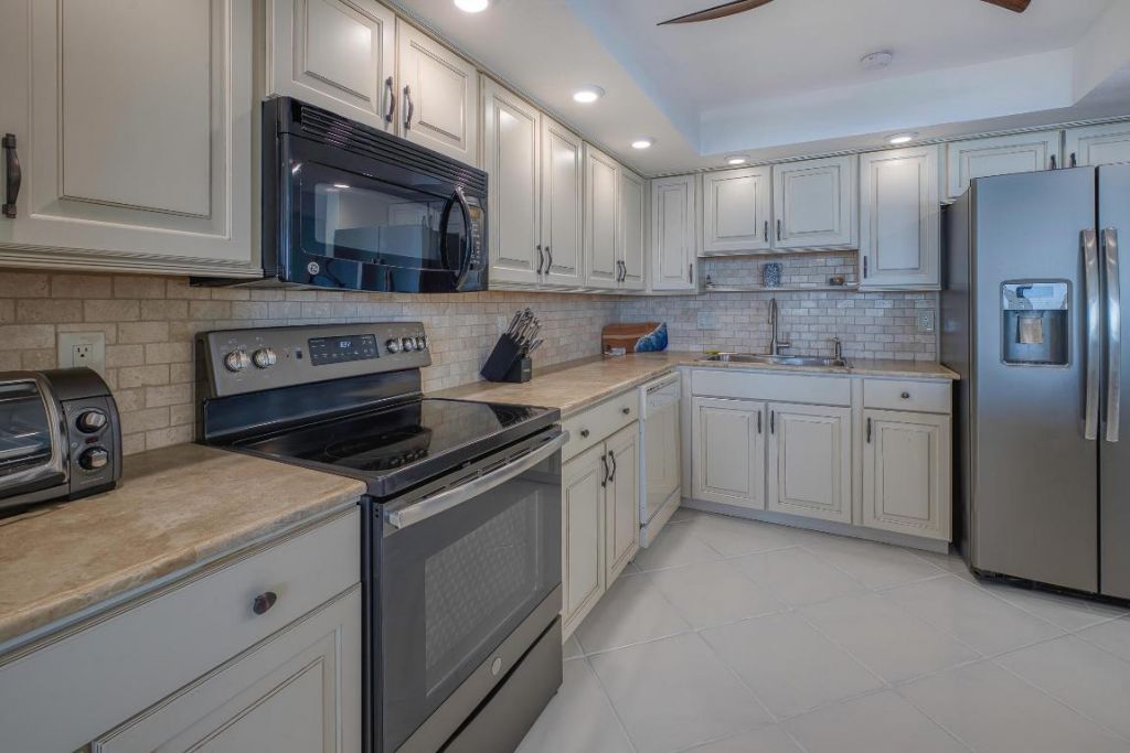 10410 S Ocean Drive, Unit 406, Jensen Beach, FL 34957 Photo