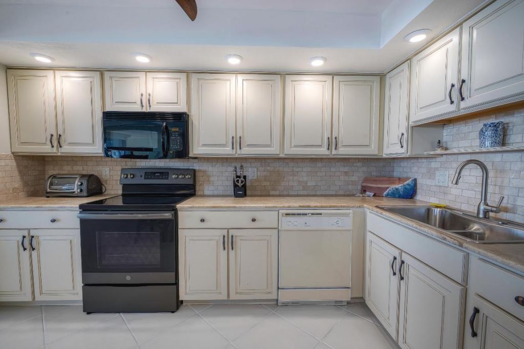 10410 S Ocean Drive, Unit 406, Jensen Beach, FL 34957 Photo