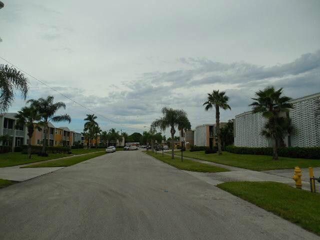 1505 Crescent Circle, Unit B27, Lake Park, FL 33403 Photo