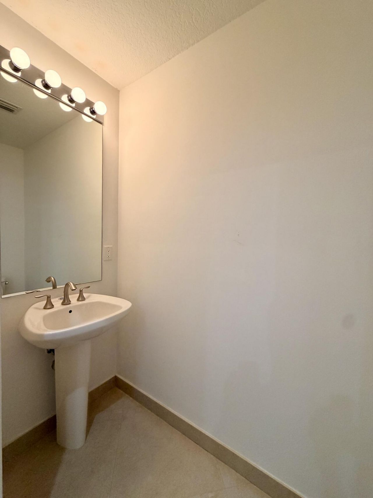 701 S Olive Avenue, Unit 315, West Palm Beach, FL 33401 Photo