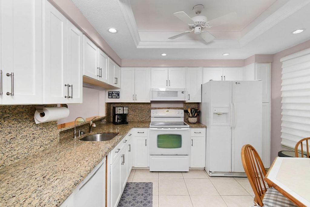 221 NE Plantation Road, Unit 211, Stuart, FL 34996 Photo