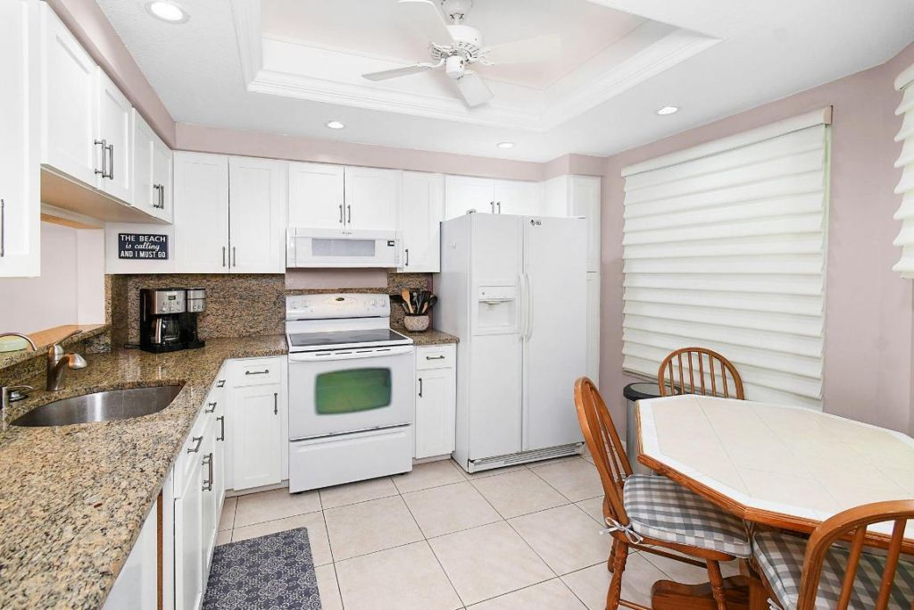 221 NE Plantation Road, Unit 211, Stuart, FL 34996 Photo