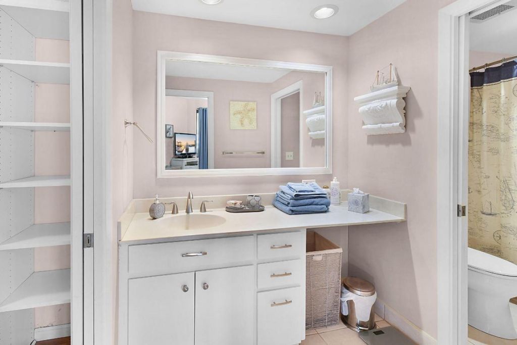 221 NE Plantation Road, Unit 211, Stuart, FL 34996 Photo