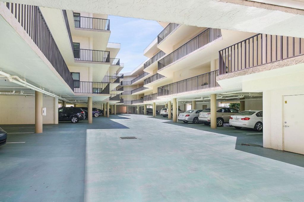 221 NE Plantation Road, Unit 211, Stuart, FL 34996 Photo