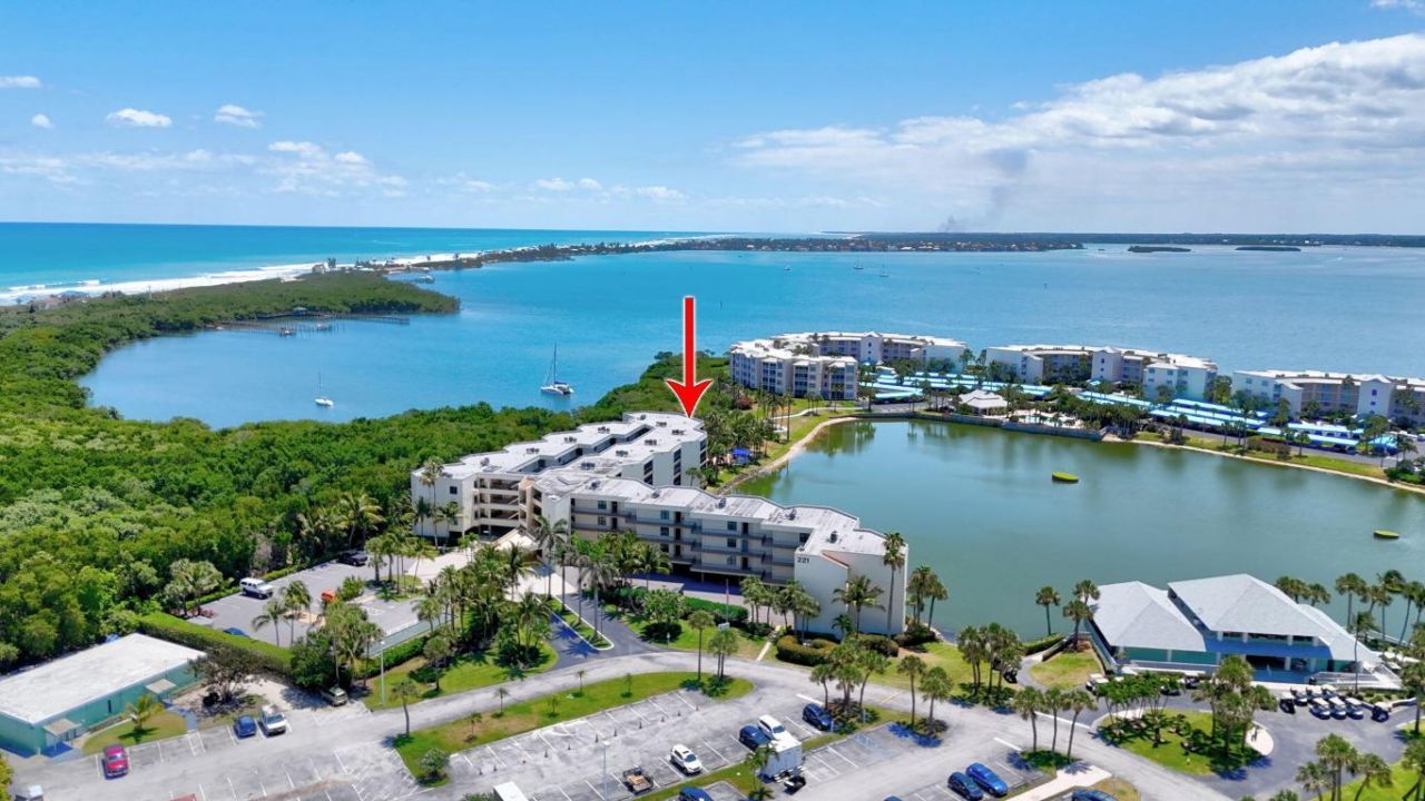 221 NE Plantation Road, Unit 211, Stuart, FL 34996 Photo