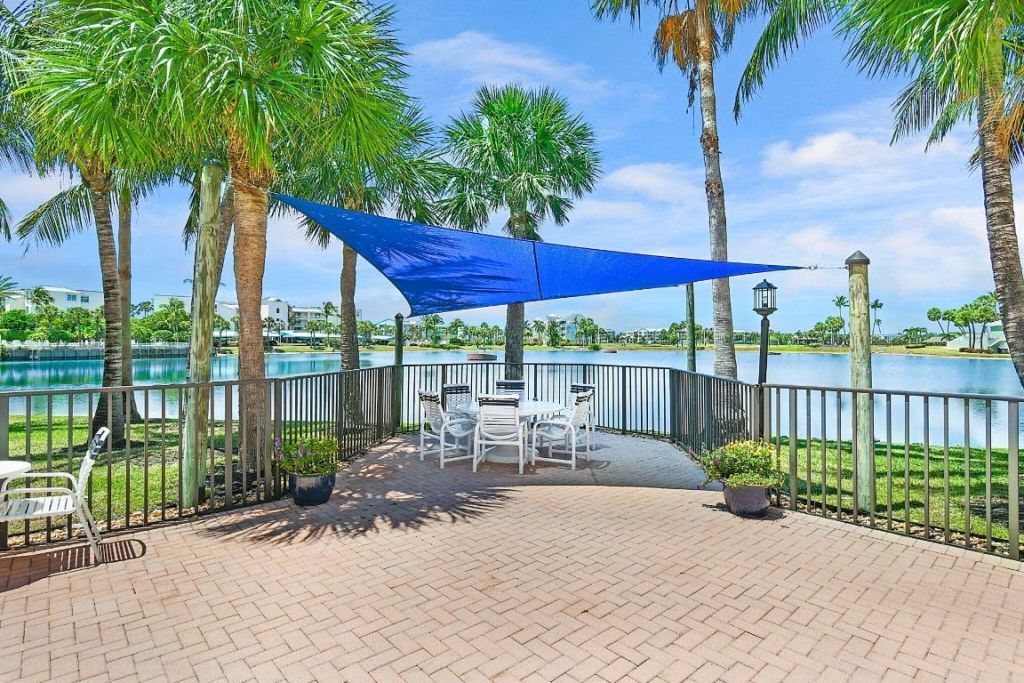 221 NE Plantation Road, Unit 211, Stuart, FL 34996 Photo