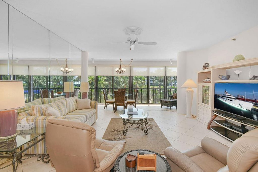 221 NE Plantation Road, Unit 211, Stuart, FL 34996 Photo