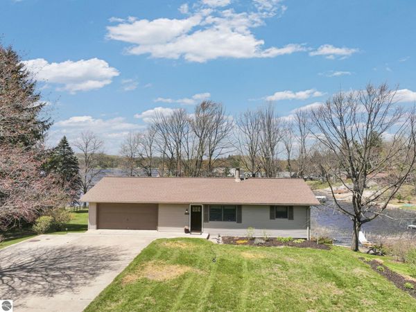 9561 Peterson Drive, Cadillac, MI 49601