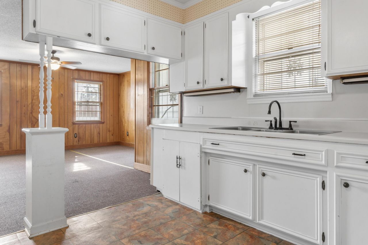 1856 Chestnut Street Photo 11