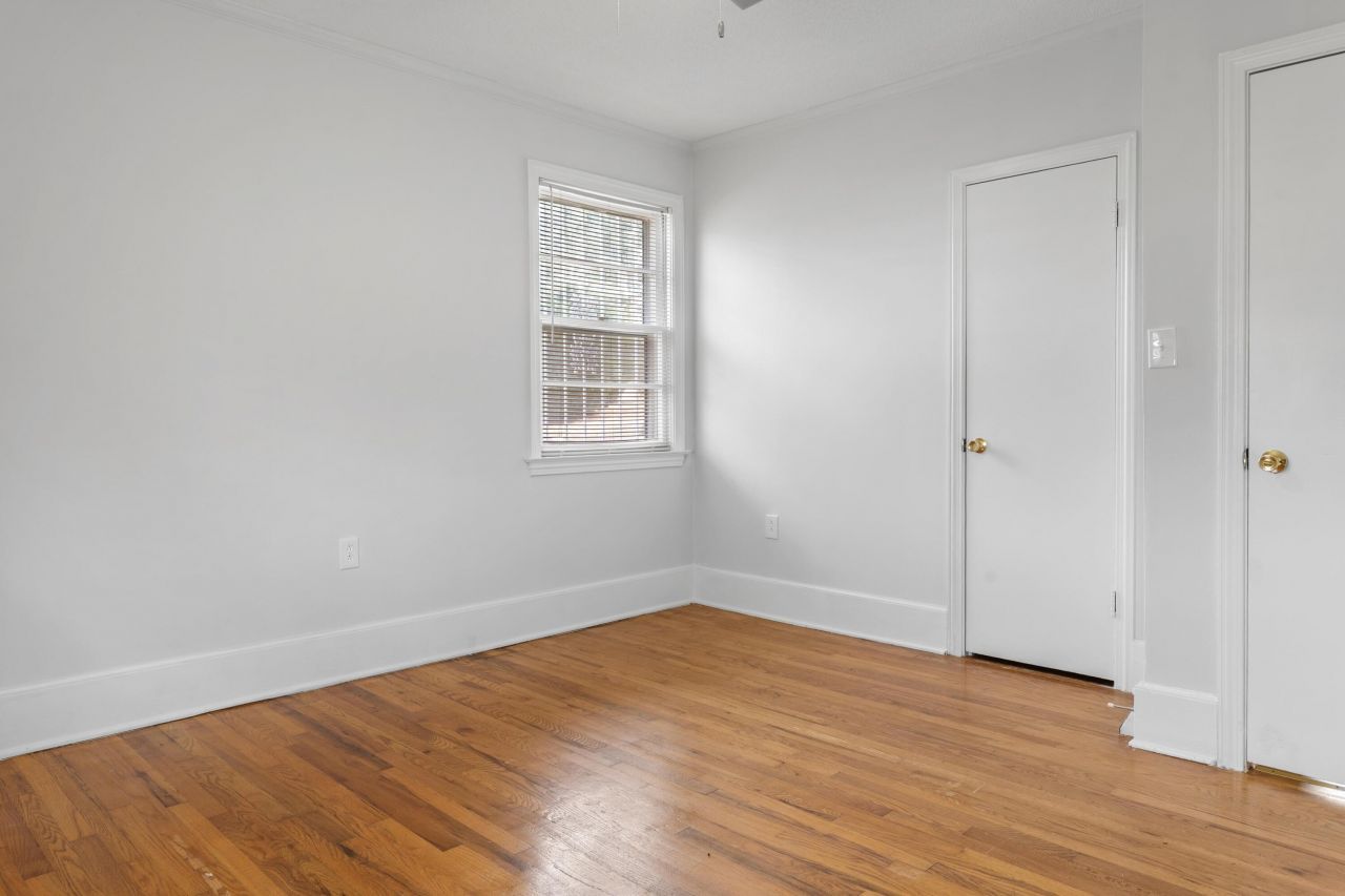 1856 Chestnut Street Photo 13