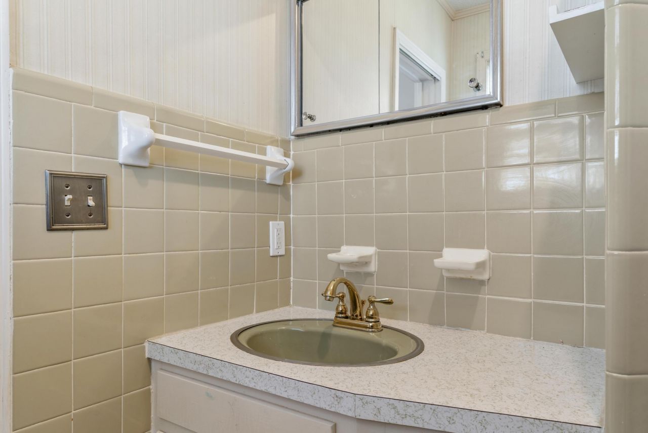 1856 Chestnut Street Photo 15