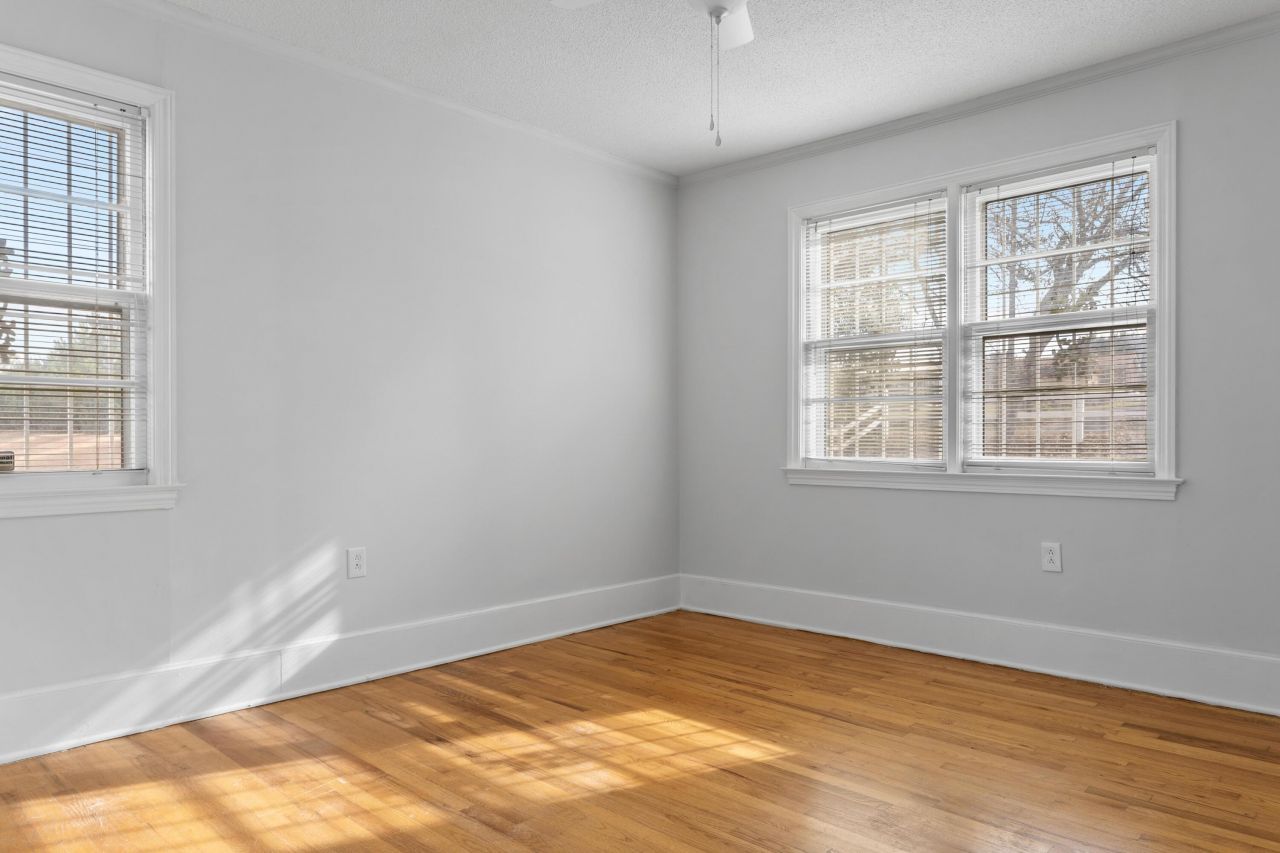 1856 Chestnut Street Photo 16