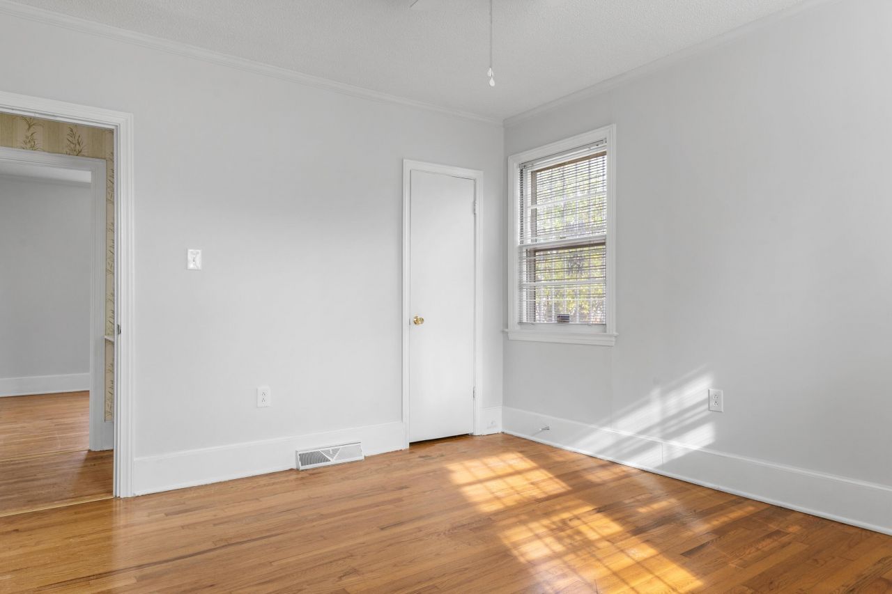 1856 Chestnut Street Photo 17